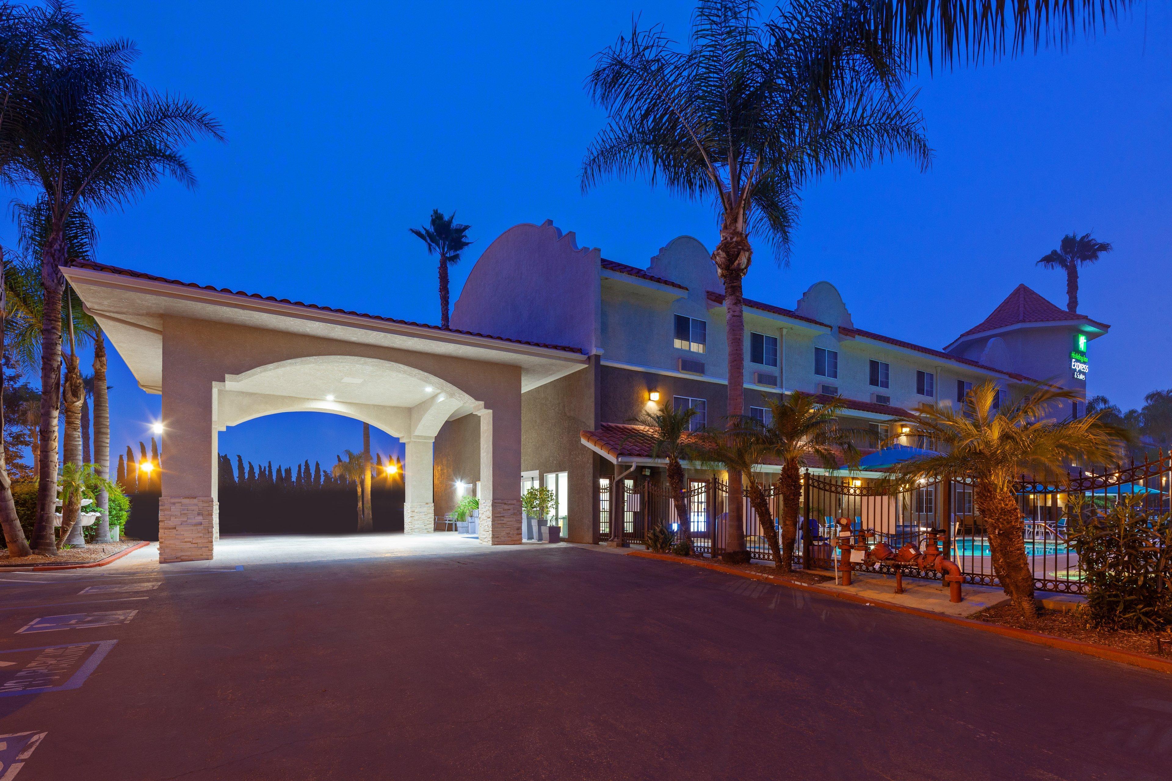 Holiday Inn Express Hotel & Suites San Diego-Escondido By Ihg Экстерьер фото