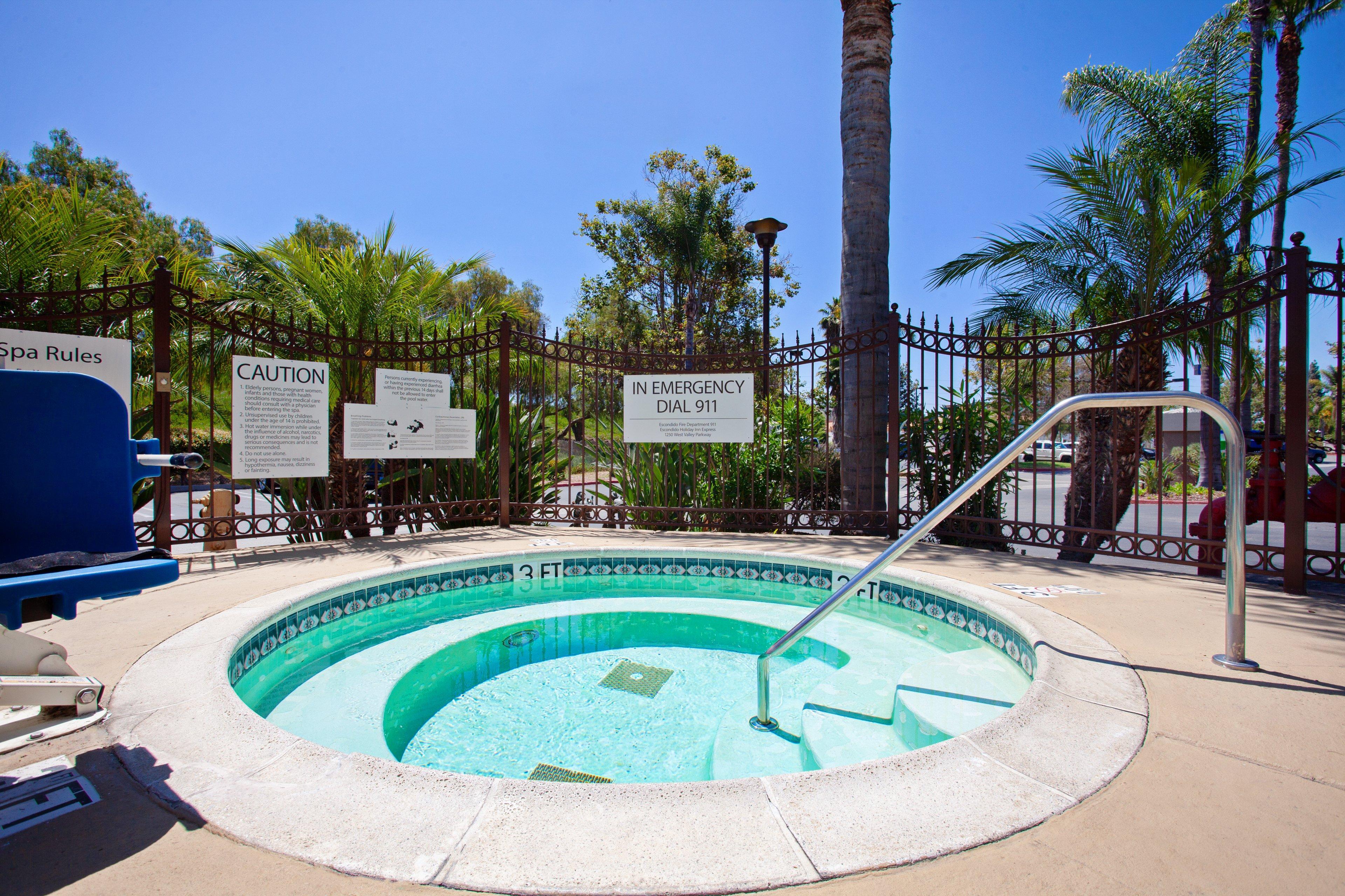 Holiday Inn Express Hotel & Suites San Diego-Escondido By Ihg Экстерьер фото