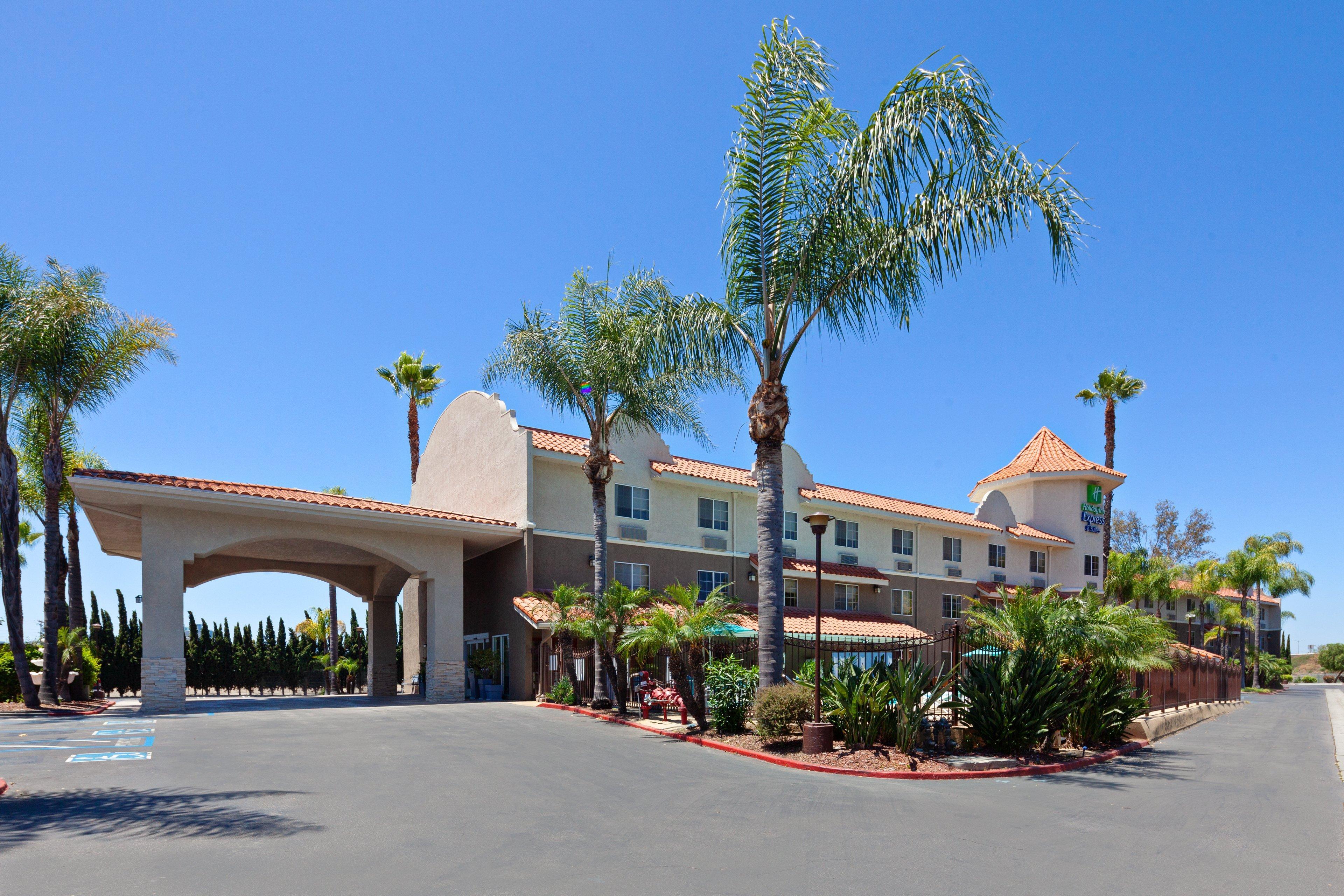Holiday Inn Express Hotel & Suites San Diego-Escondido By Ihg Экстерьер фото