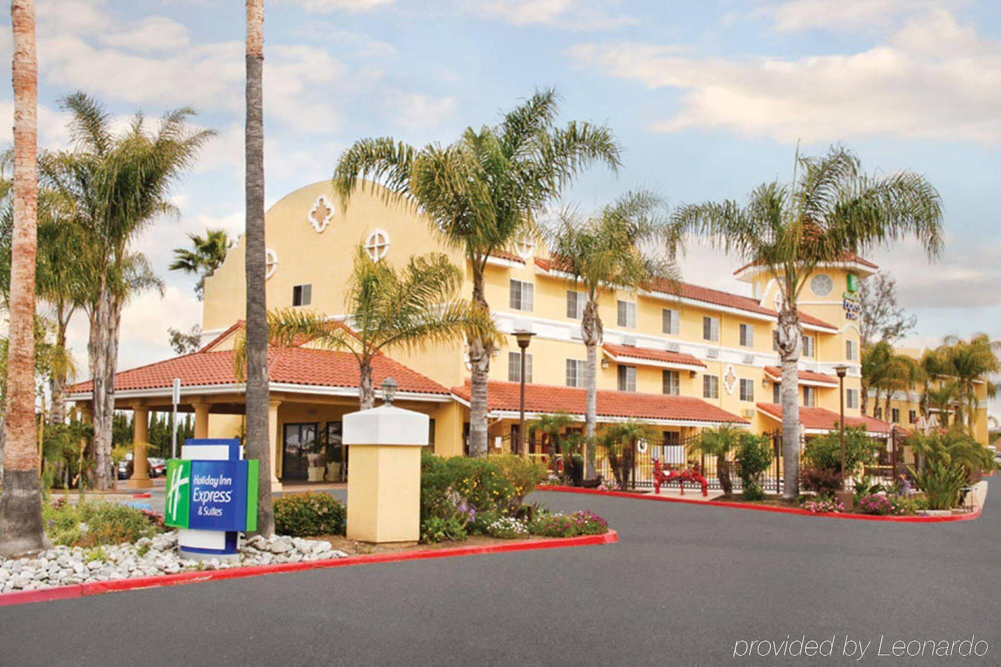 Holiday Inn Express Hotel & Suites San Diego-Escondido By Ihg Экстерьер фото