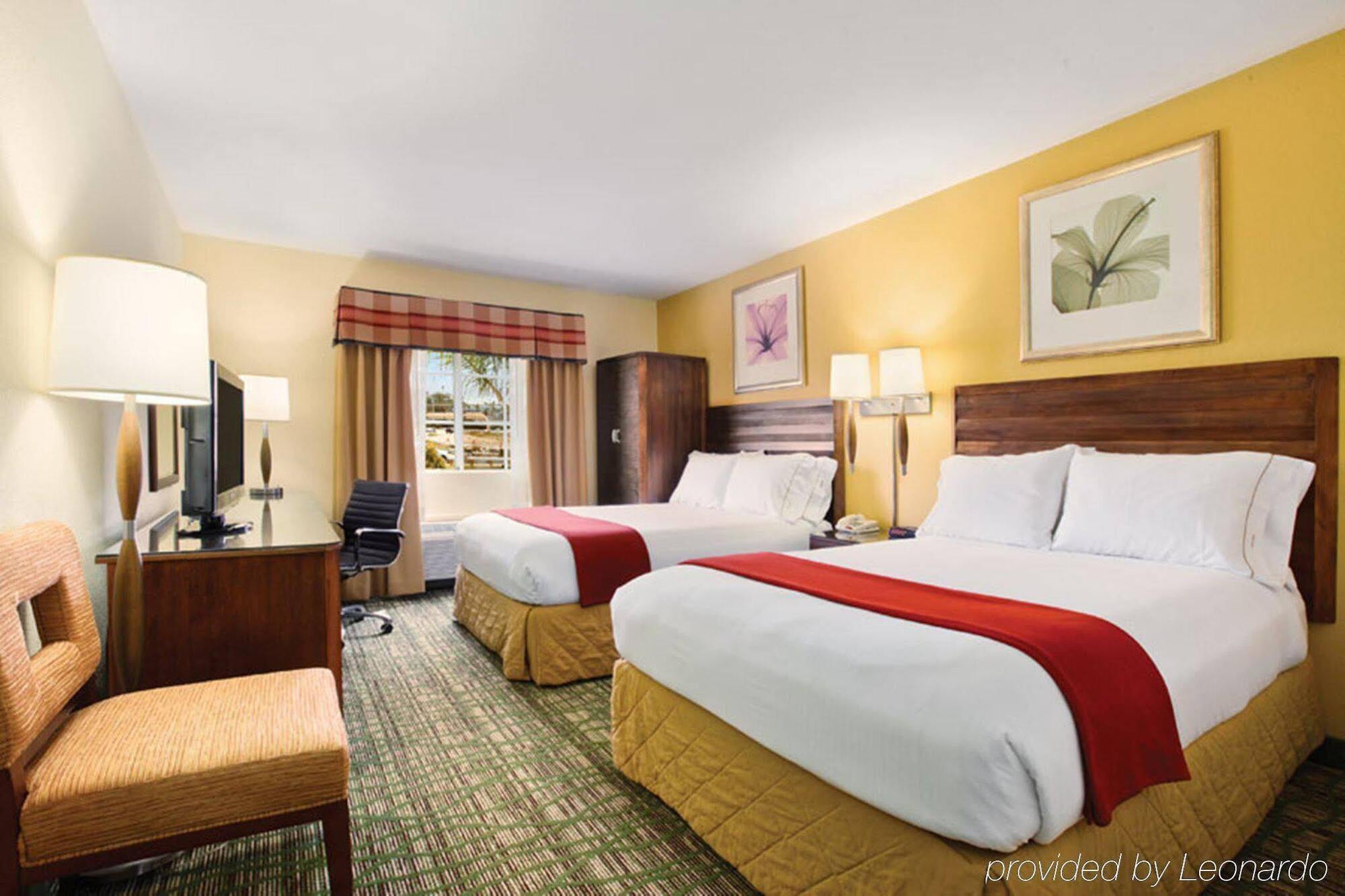 Holiday Inn Express Hotel & Suites San Diego-Escondido By Ihg Экстерьер фото